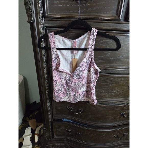 SKIMS Tops - SKIMS Sleep Tank Bloom Mini Multi Animal Pink Purple Henley Crop Top TP-TNK-7930